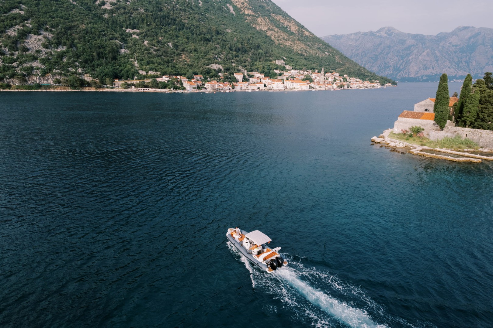 Slide 3 - Montenegrina Travel